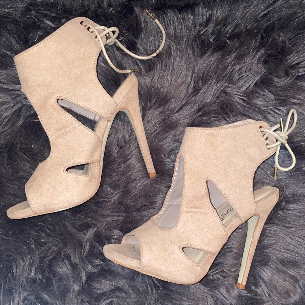 Shoedazzle Kellie 5” Beige Lace-Up Heels